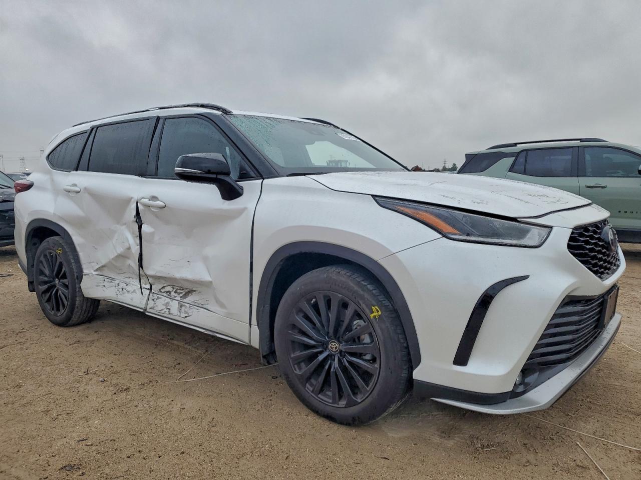 2024 TOYOTA HIGHLANDER LE photo 4