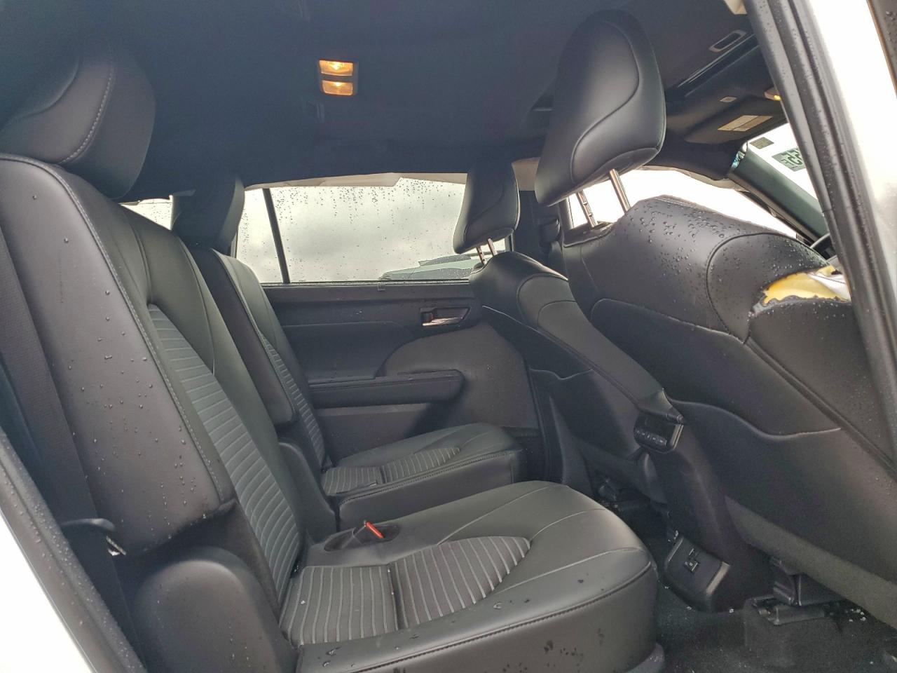 2024 TOYOTA HIGHLANDER LE photo 11