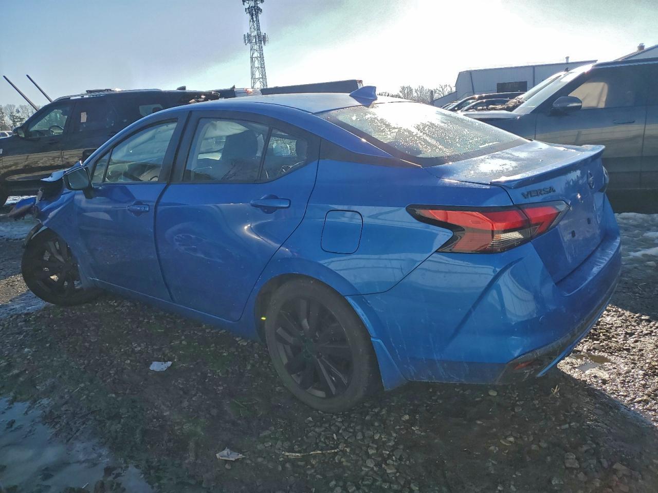2021 NISSAN VERSA SR photo 4