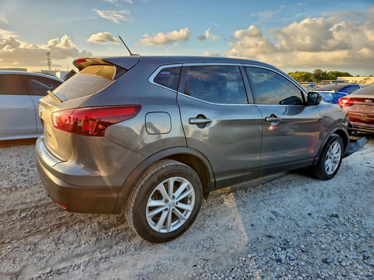 2018 NISSAN ROGUE SPORT S photo 5