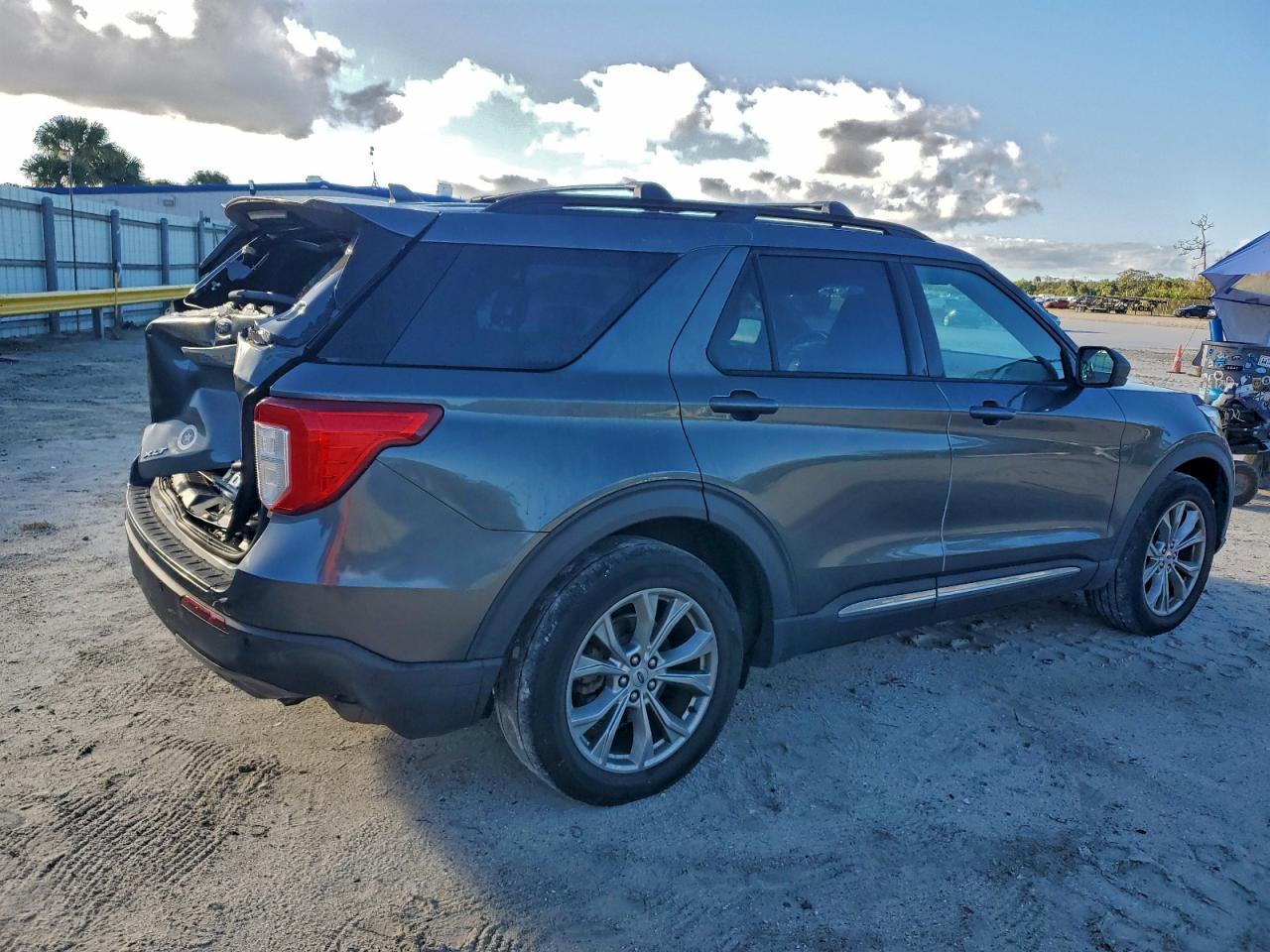 2020 FORD EXPLORER XLT photo 3