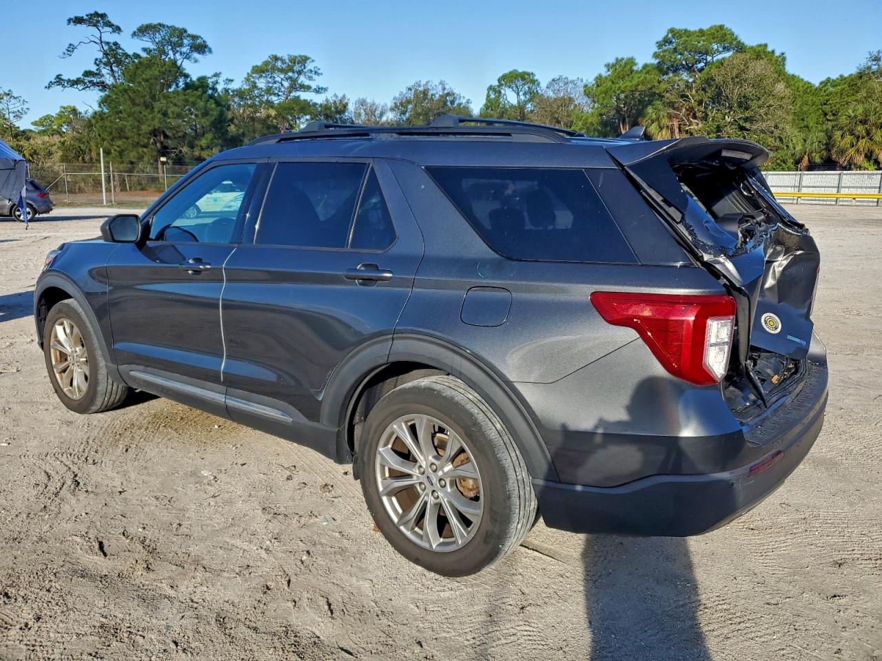 2020 FORD EXPLORER XLT photo 2
