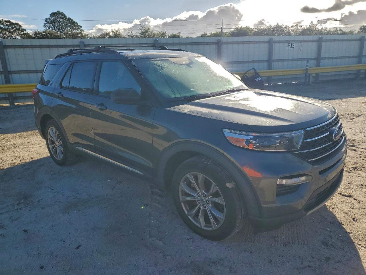 2020 FORD EXPLORER XLT photo 4