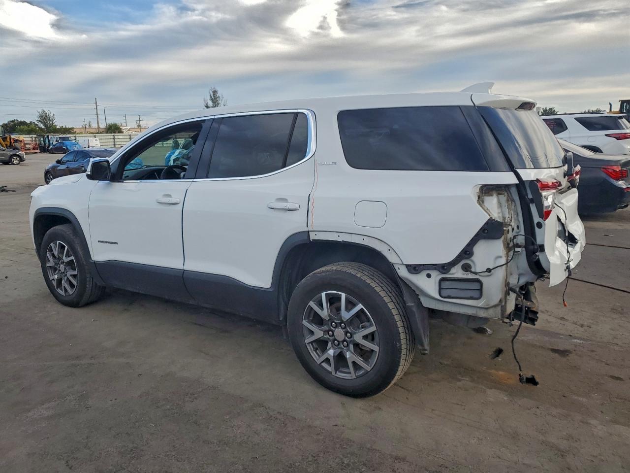 2021 GMC ACADIA SLE photo 3