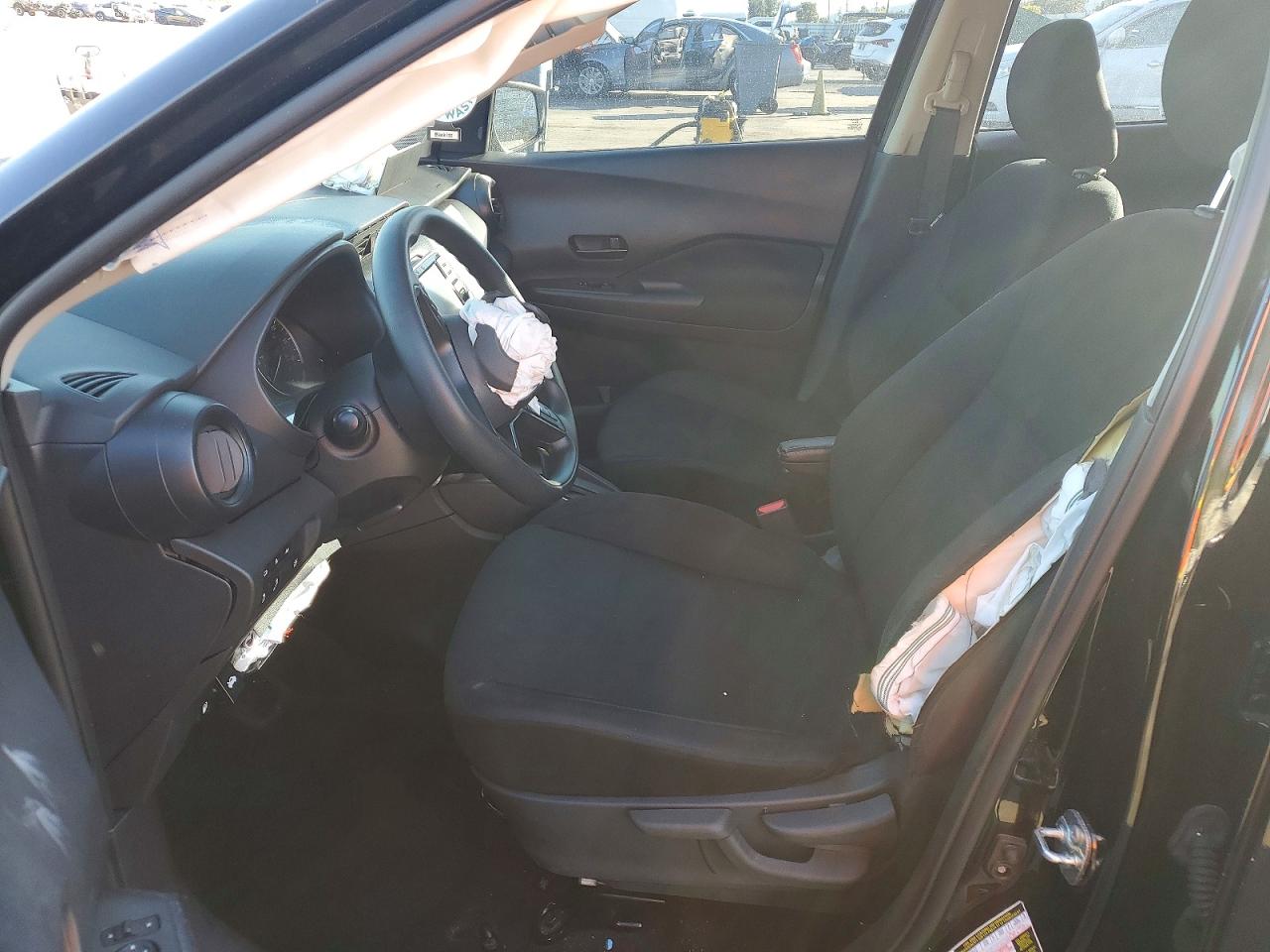 2023 NISSAN KICKS S photo 19