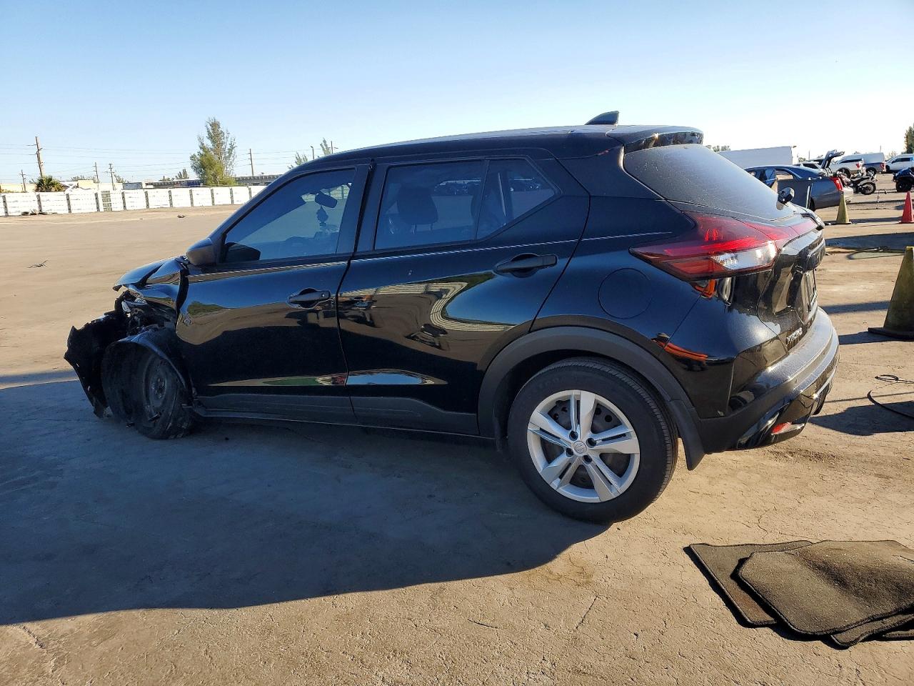 2023 NISSAN KICKS S photo 4