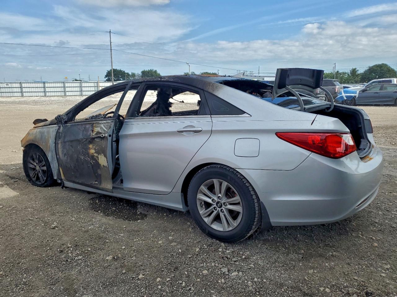 2013 HYUNDAI SONATA GLS photo 2