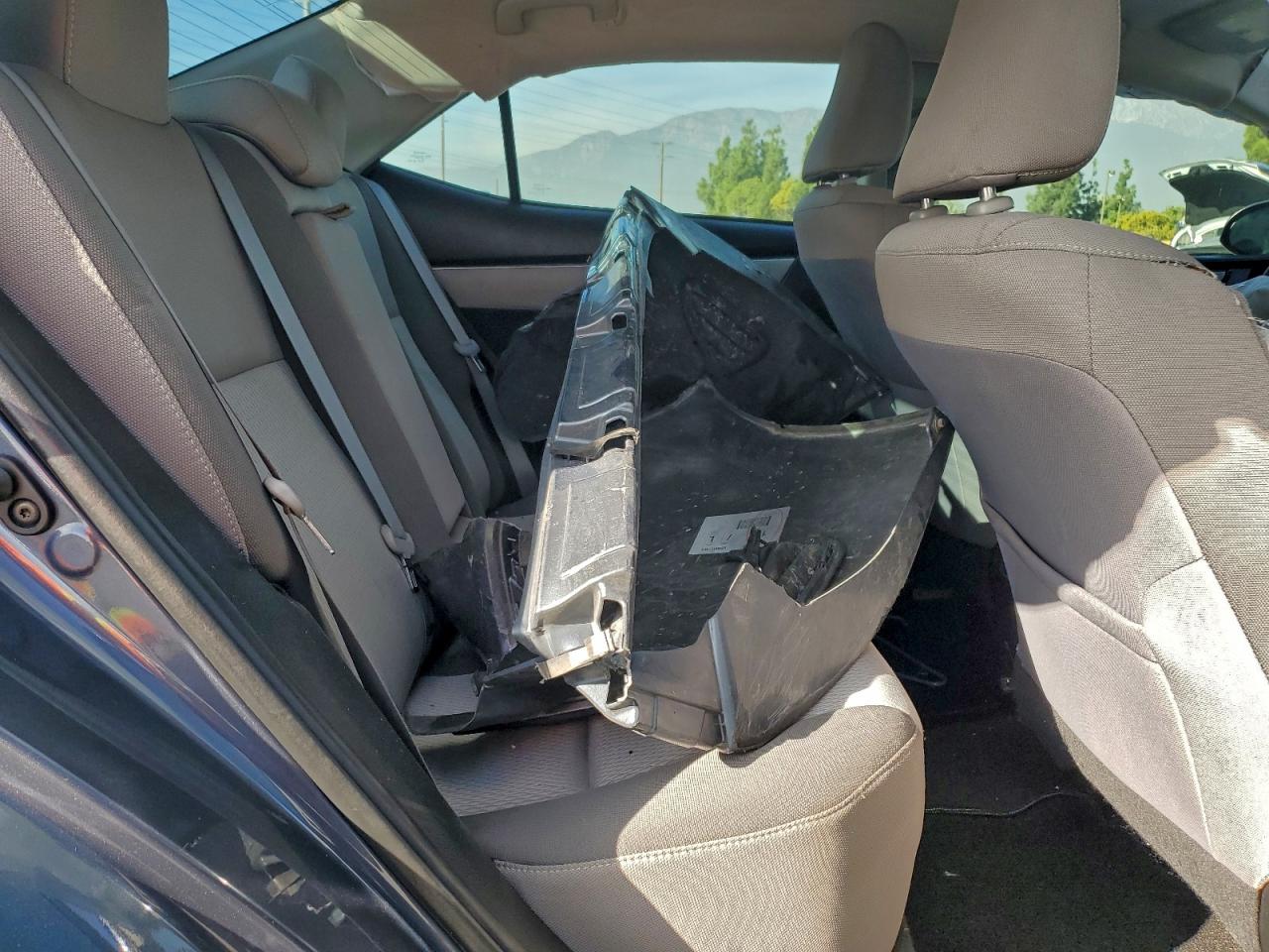 2018 TOYOTA COROLLA L photo 10