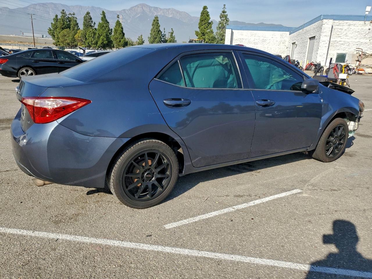 2018 TOYOTA COROLLA L photo 3