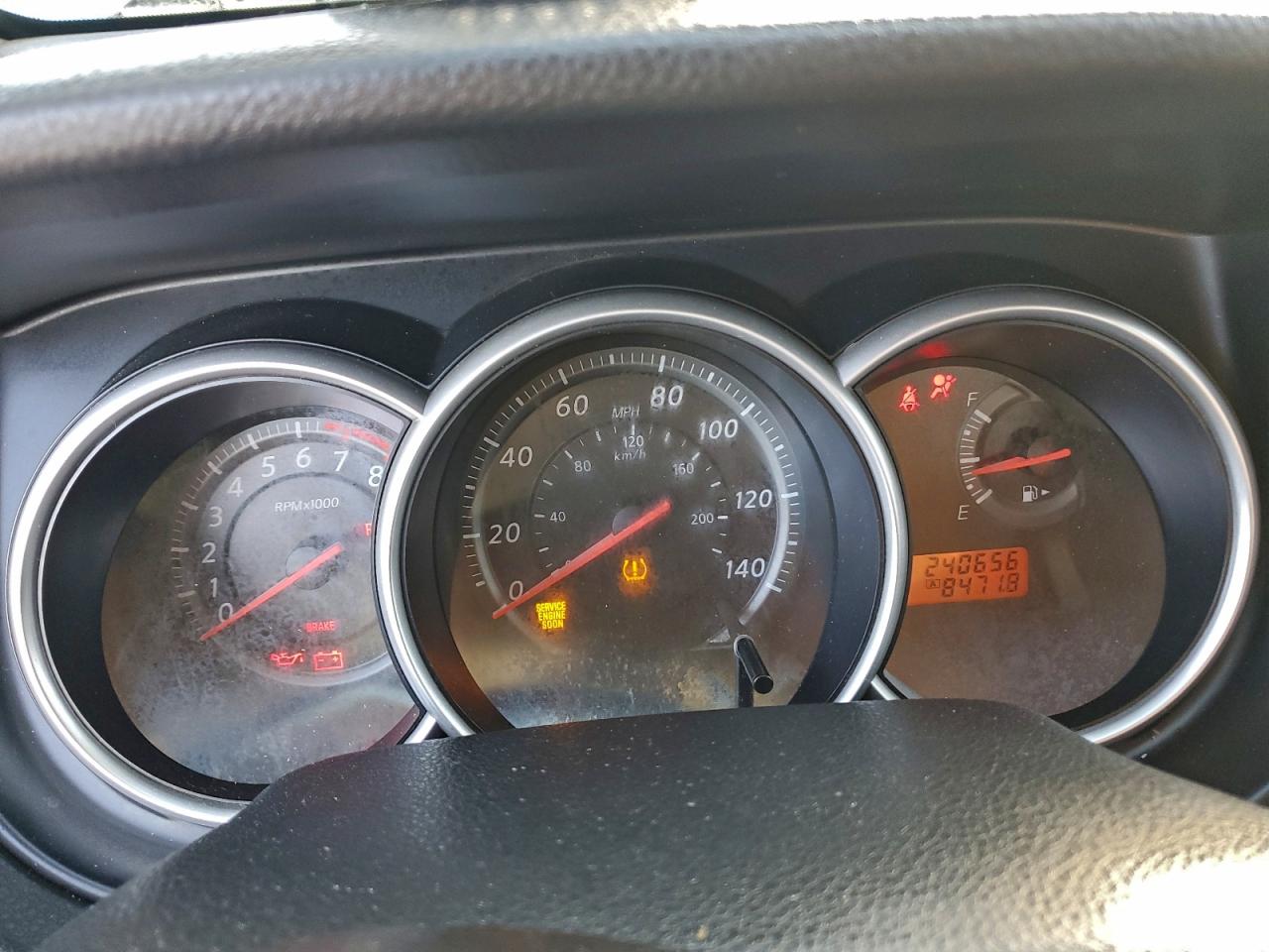 2011 NISSAN VERSA S photo 17