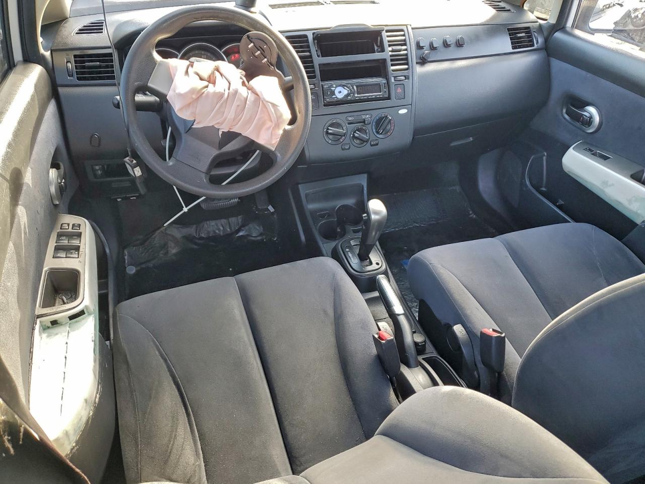 2011 NISSAN VERSA S photo 15