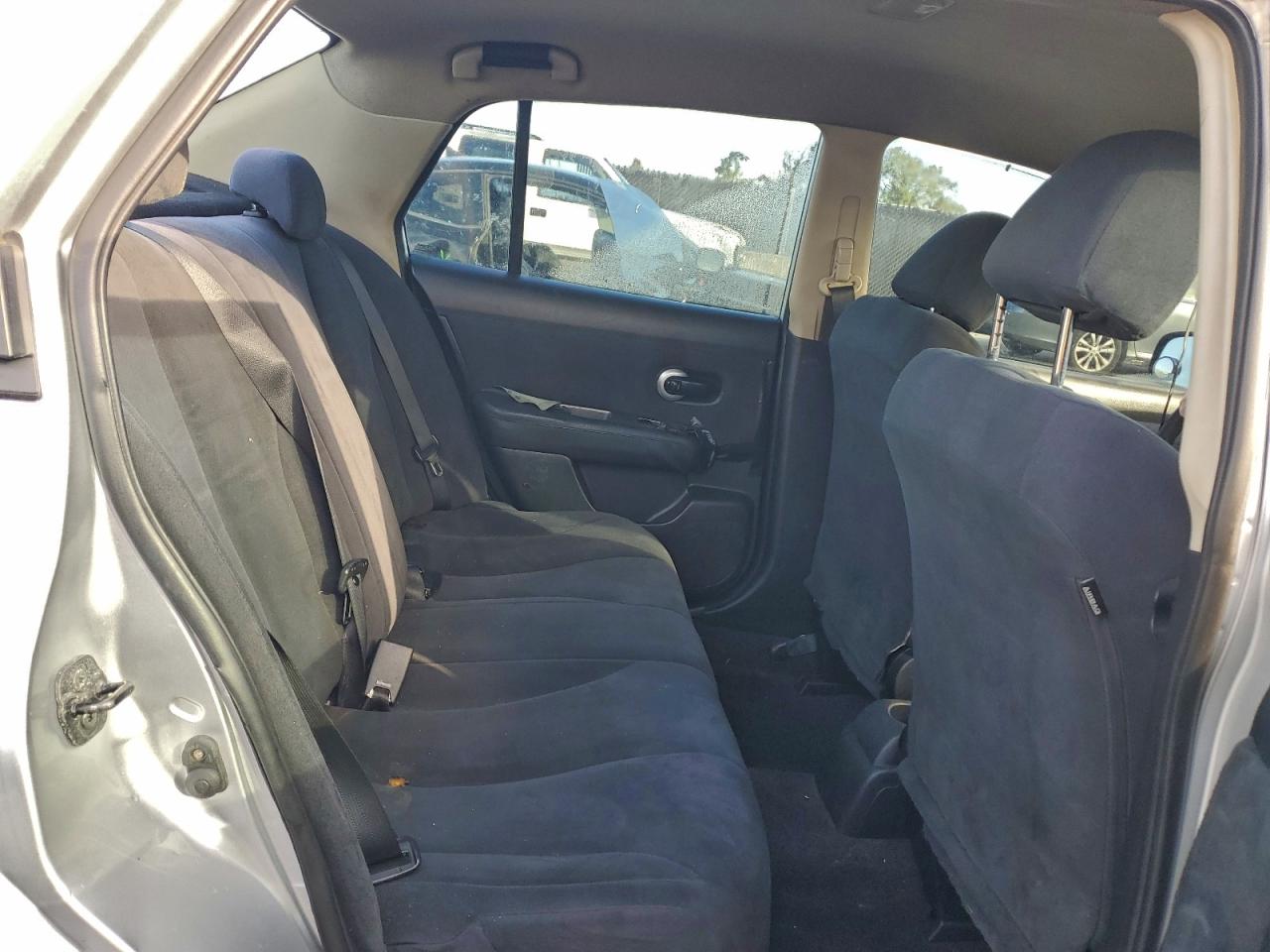 2011 NISSAN VERSA S photo 19