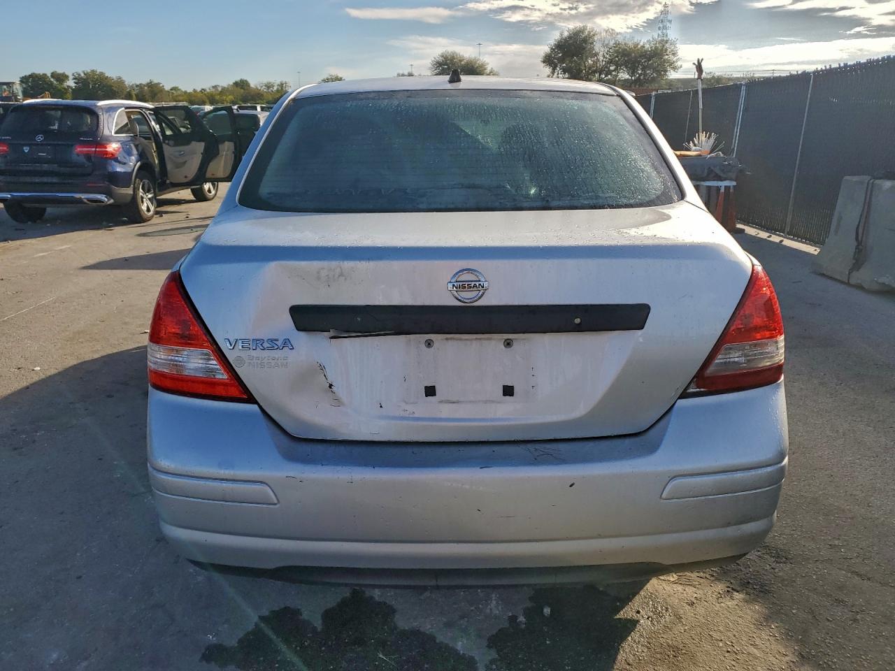 2011 NISSAN VERSA S photo 11