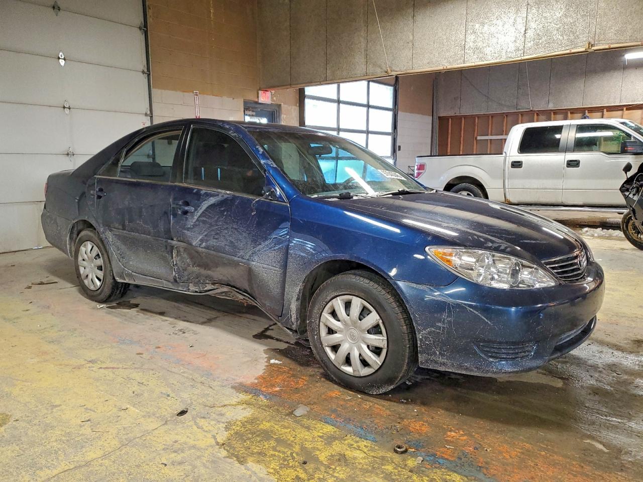 2005 TOYOTA CAMRY LE photo 4