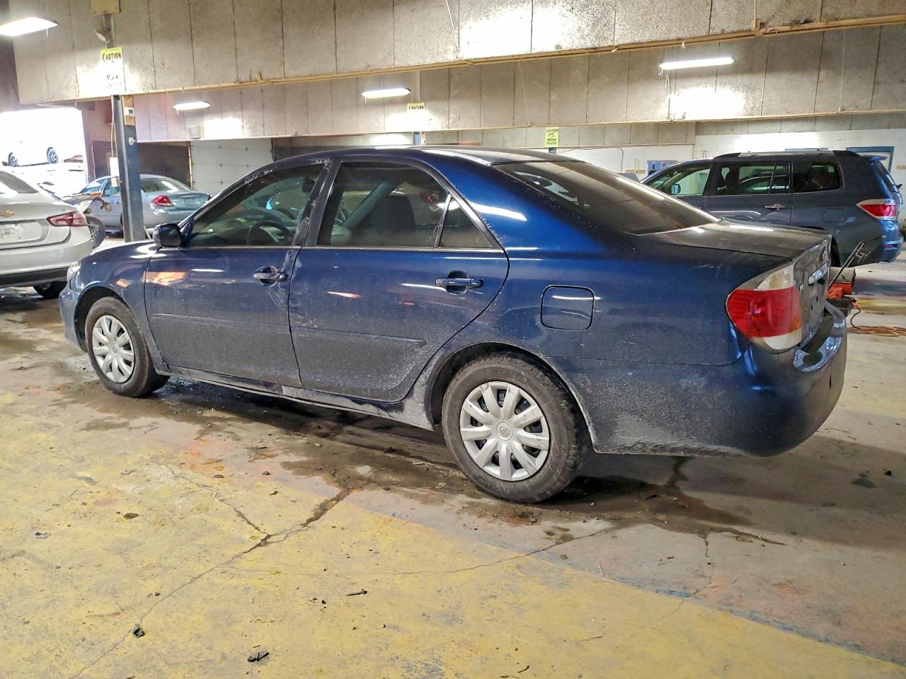 2005 TOYOTA CAMRY LE photo 2