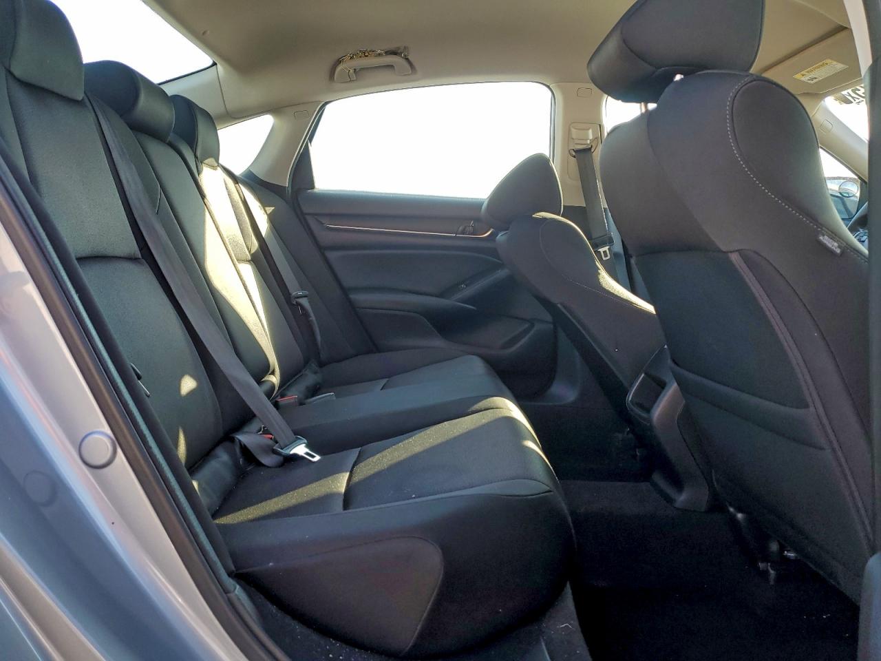 2018 HONDA ACCORD LX photo 10