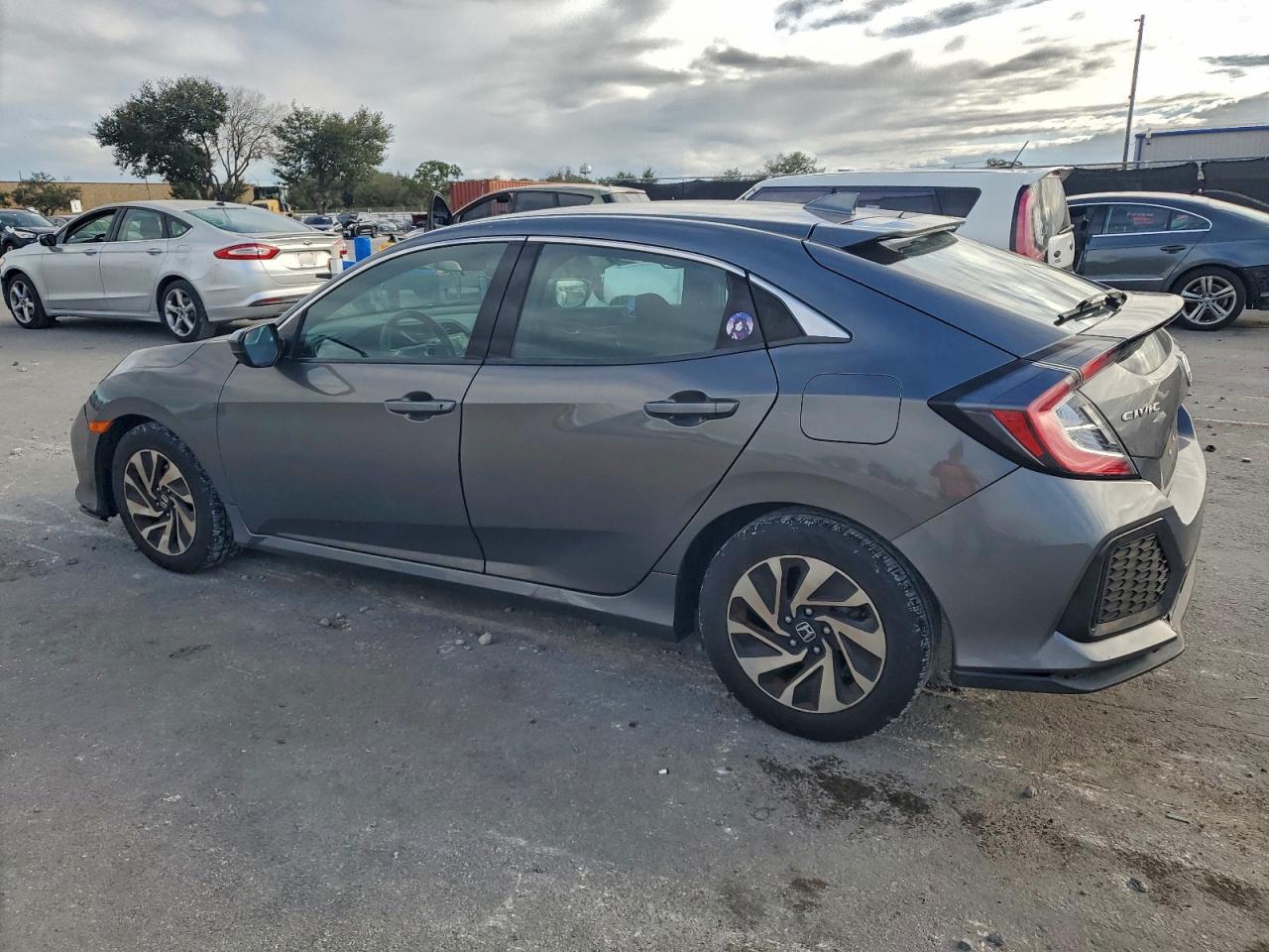 2017 HONDA CIVIC LX photo 3