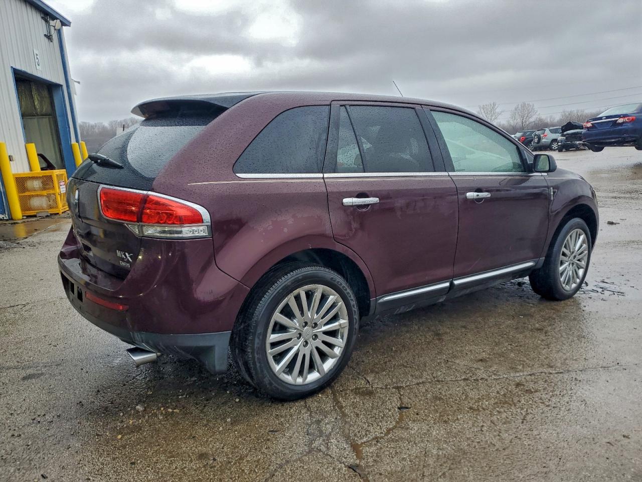 2011 LINCOLN MKX photo 3