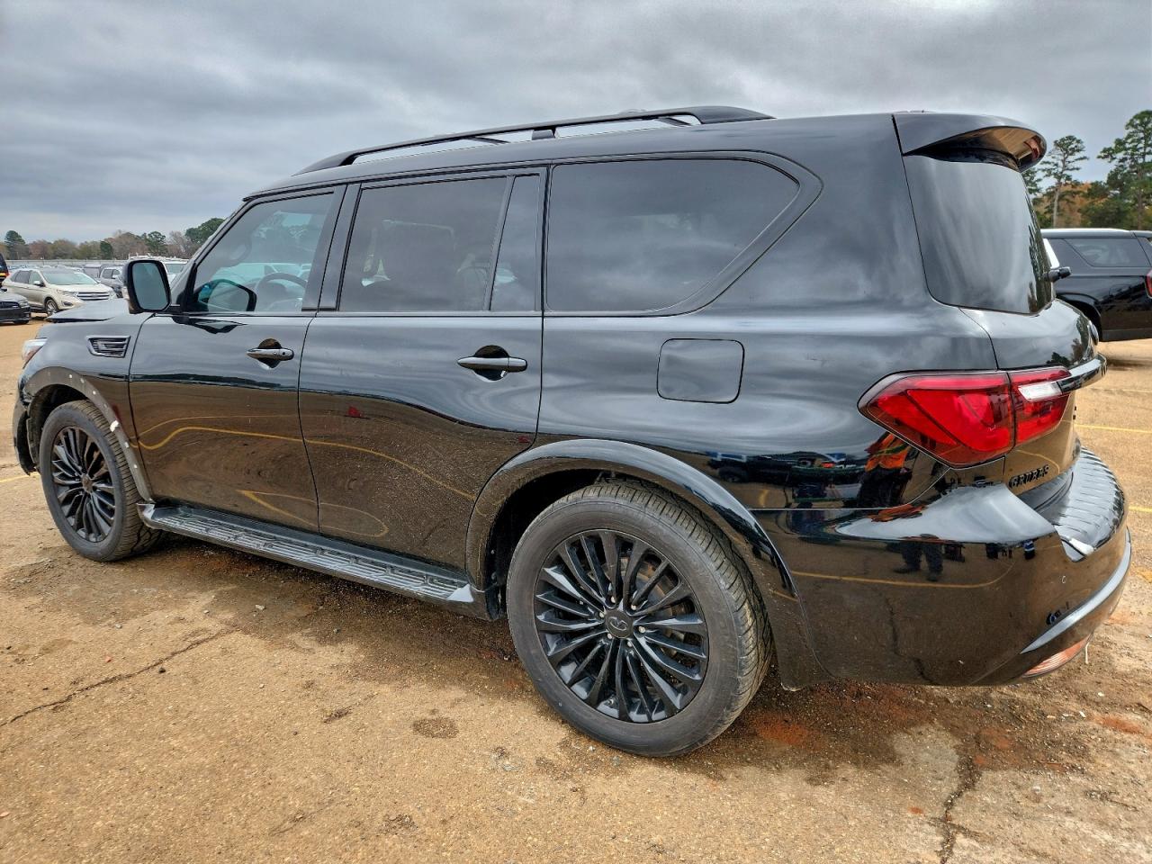 2022 INFINITI QX80 SENSORY photo 2