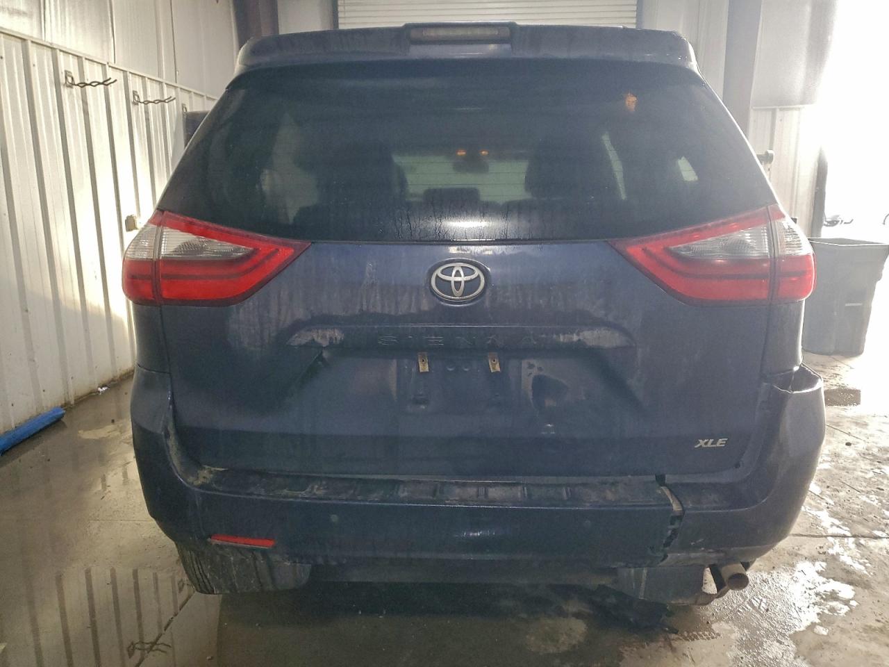 2020 TOYOTA SIENNA XLE photo 6