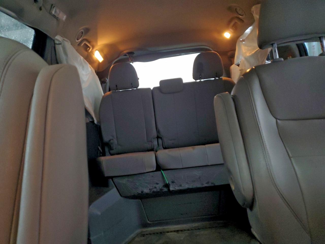 2020 TOYOTA SIENNA XLE photo 10