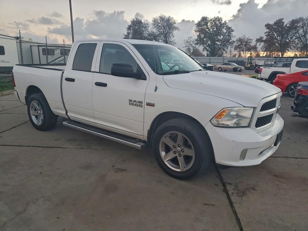 2013 RAM 1500 ST photo 4
