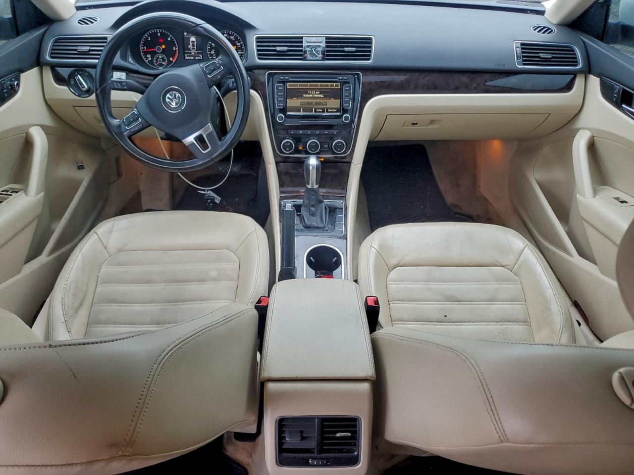 2015 VOLKSWAGEN PASSAT SEL photo 15