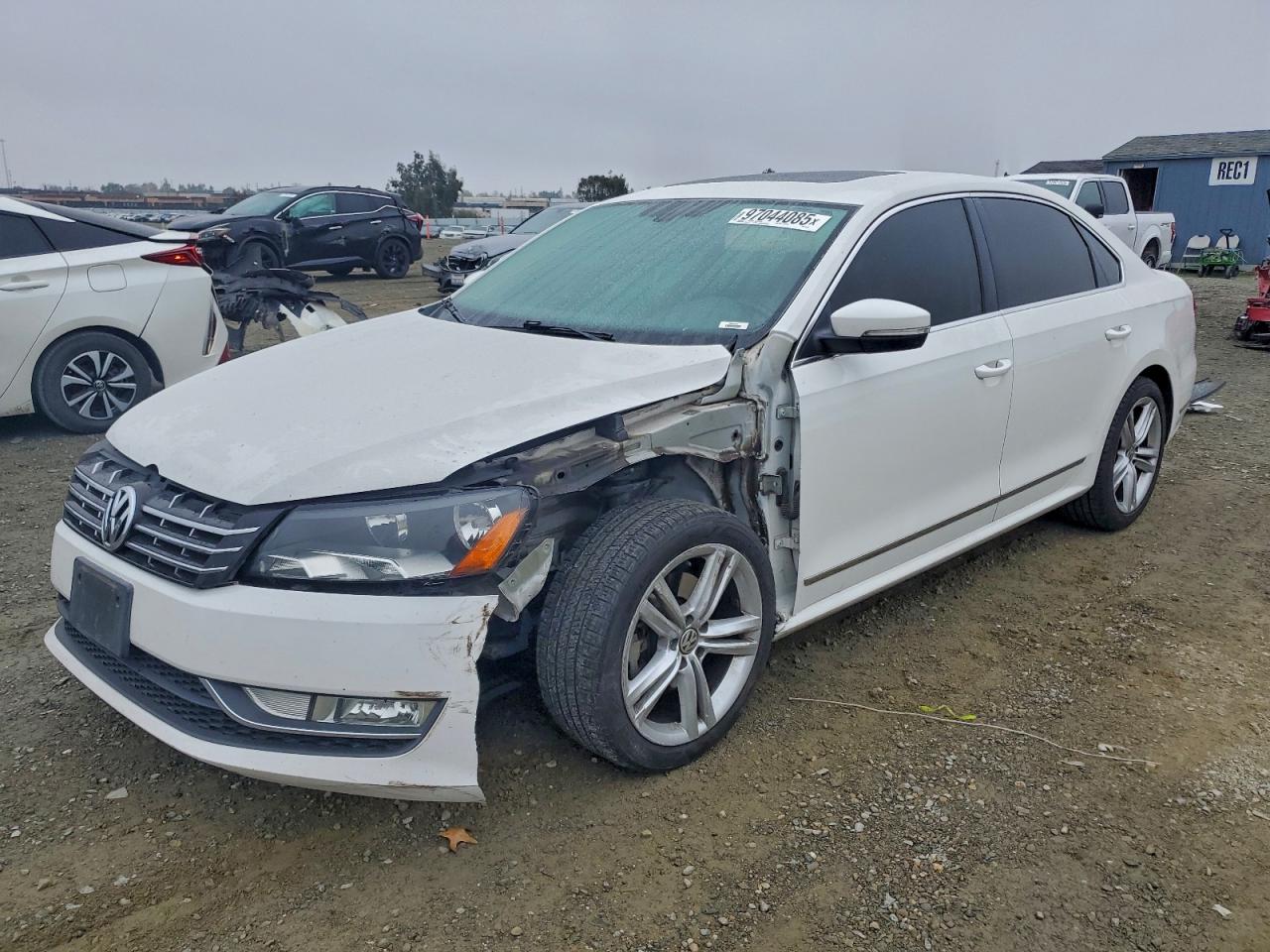 2015 VOLKSWAGEN PASSAT