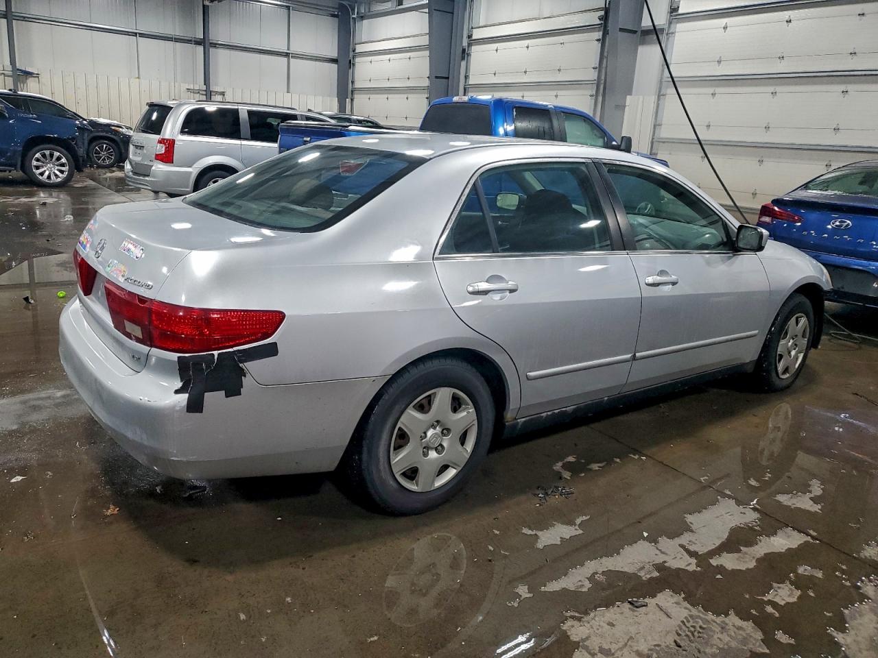 2005 HONDA ACCORD LX photo 3