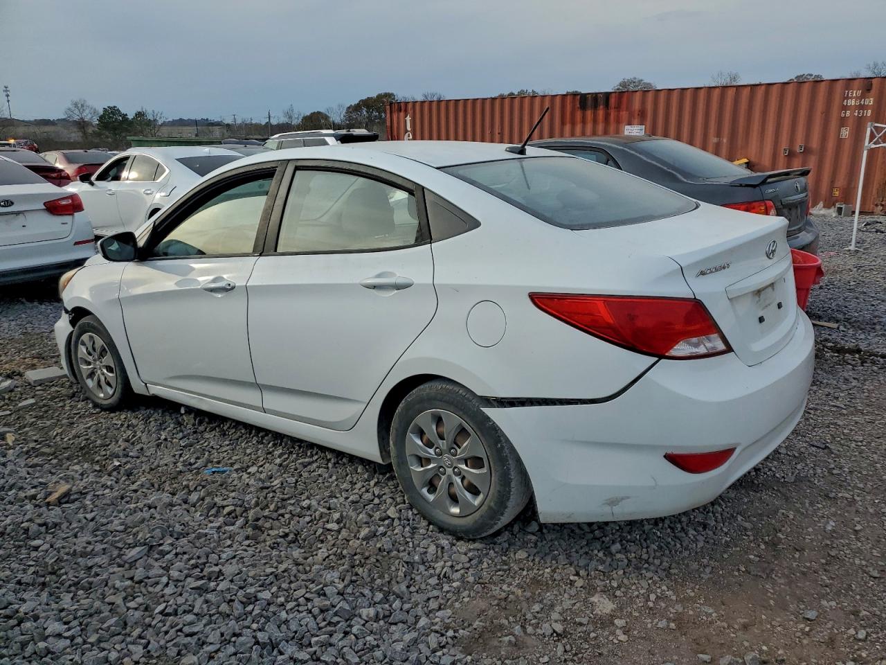 2017 HYUNDAI ACCENT SE photo 2