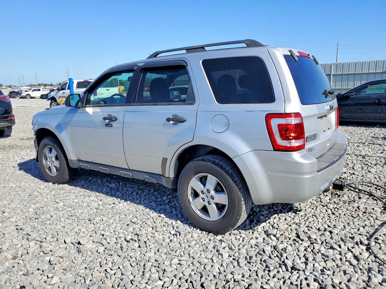 2012 FORD ESCAPE XLT photo 2