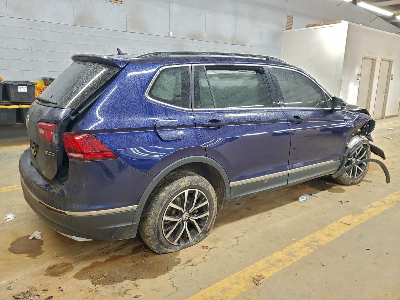 2021 VOLKSWAGEN TIGUAN SE photo 3