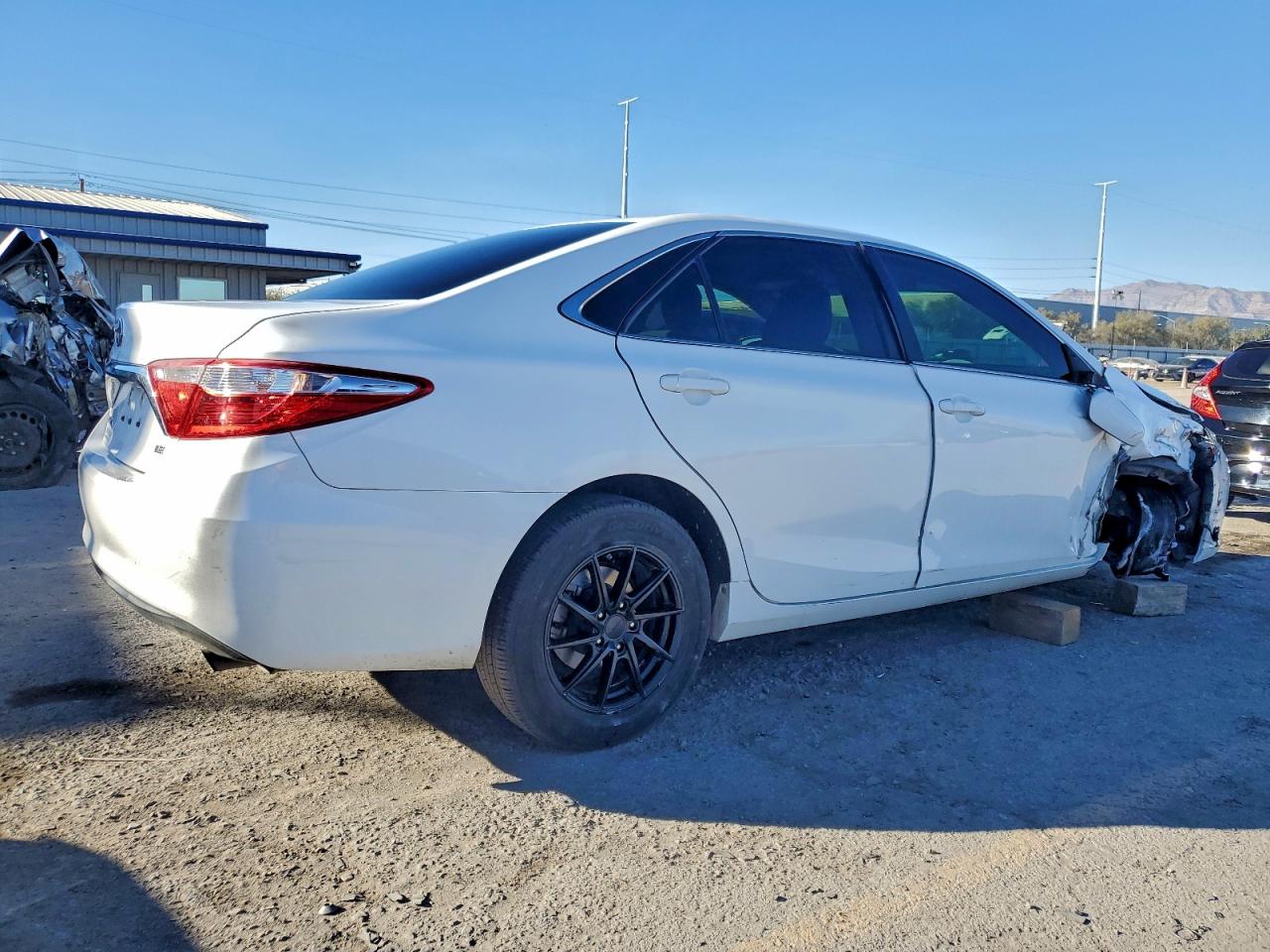 2017 TOYOTA CAMRY LE photo 7