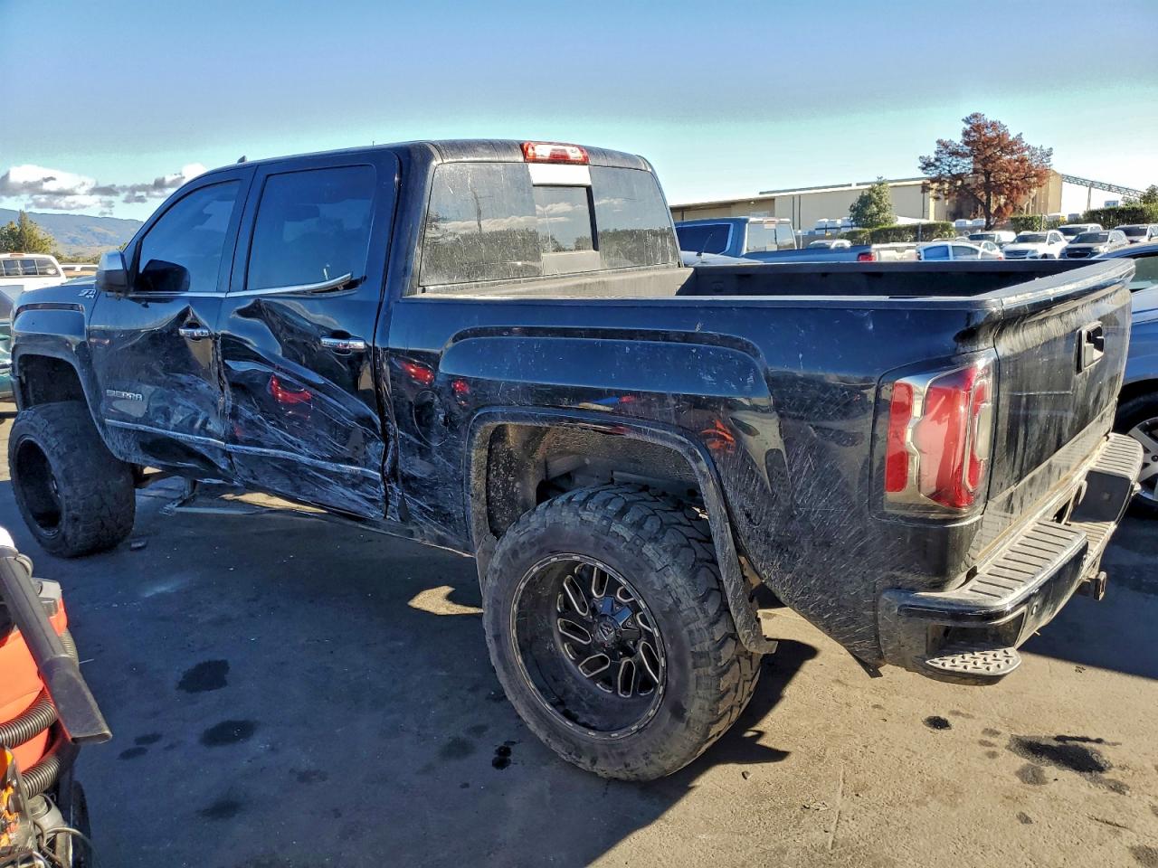2017 GMC SIERRA K1500 SLT photo 2