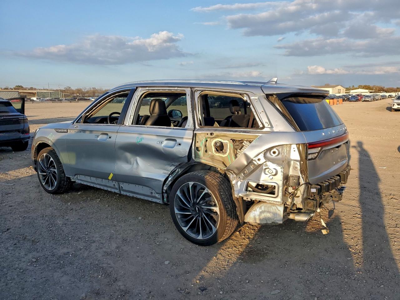 2020 LINCOLN AVIATOR RESERVE photo 2