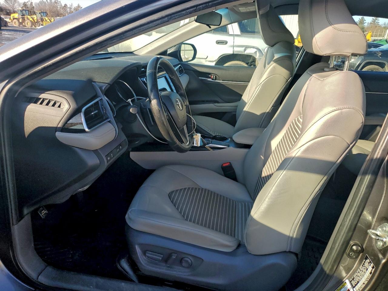 2018 TOYOTA CAMRY L photo 13
