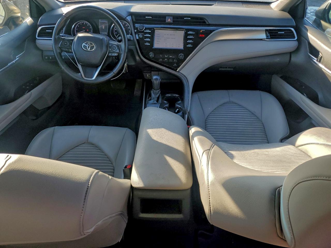 2018 TOYOTA CAMRY L photo 15