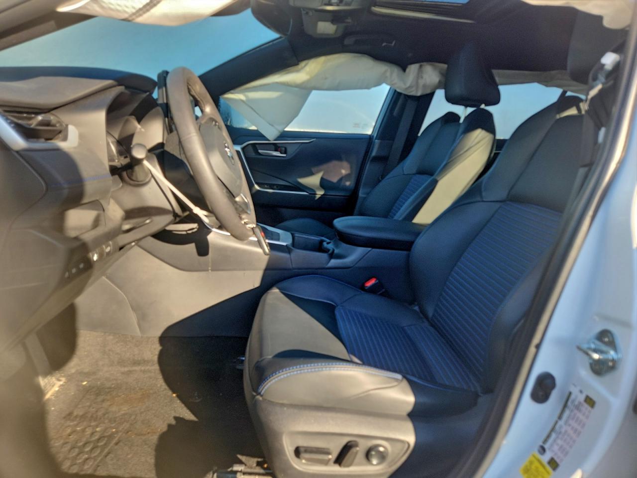 2025 TOYOTA RAV4 XSE photo 7