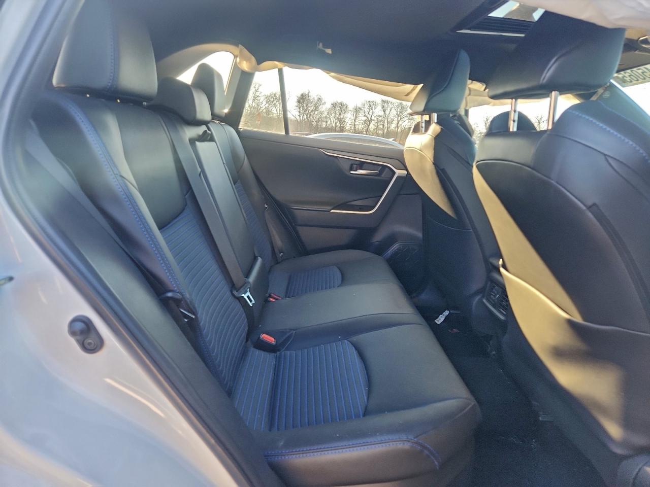 2025 TOYOTA RAV4 XSE photo 11