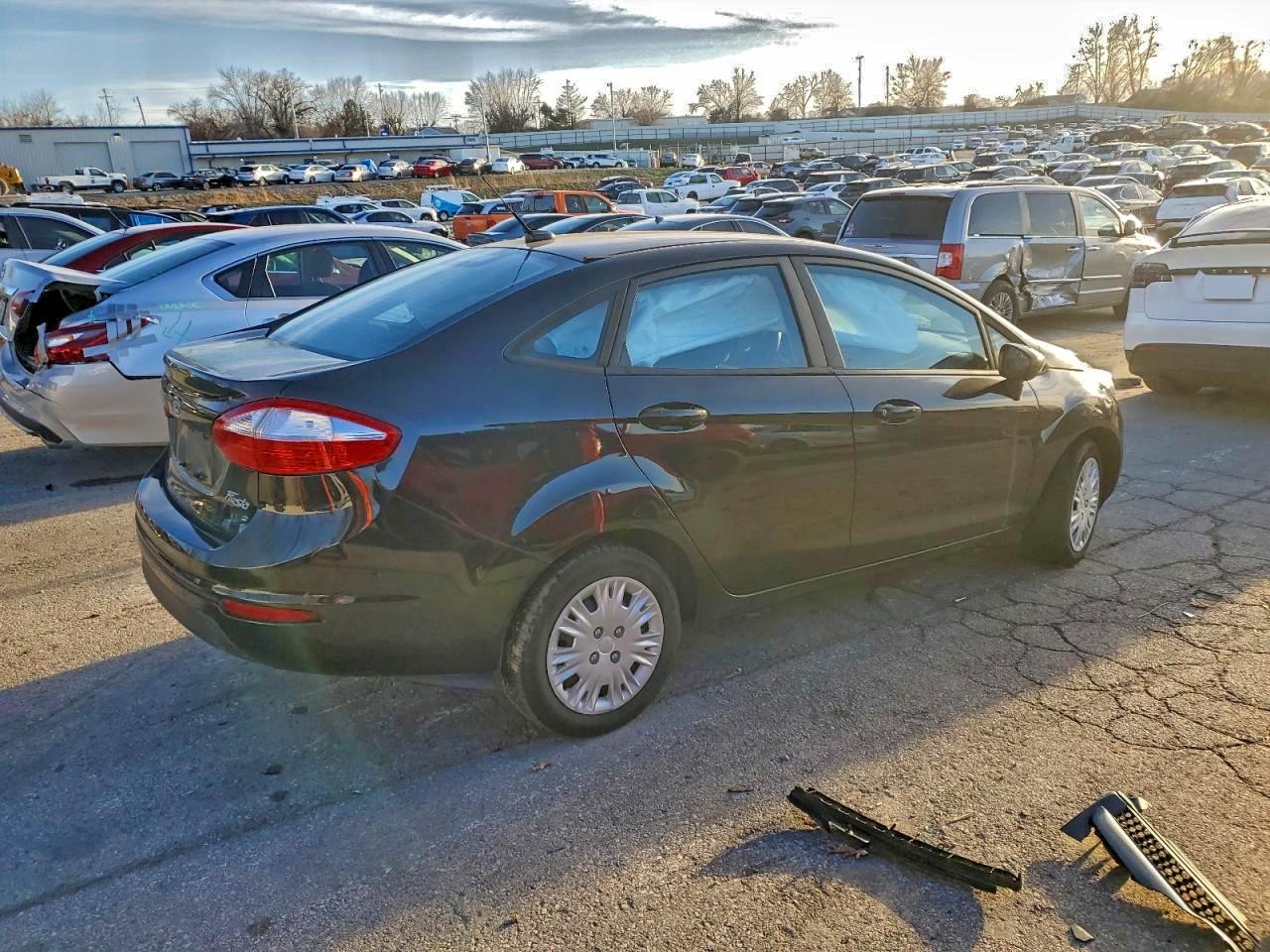 2015 FORD FIESTA S photo 3