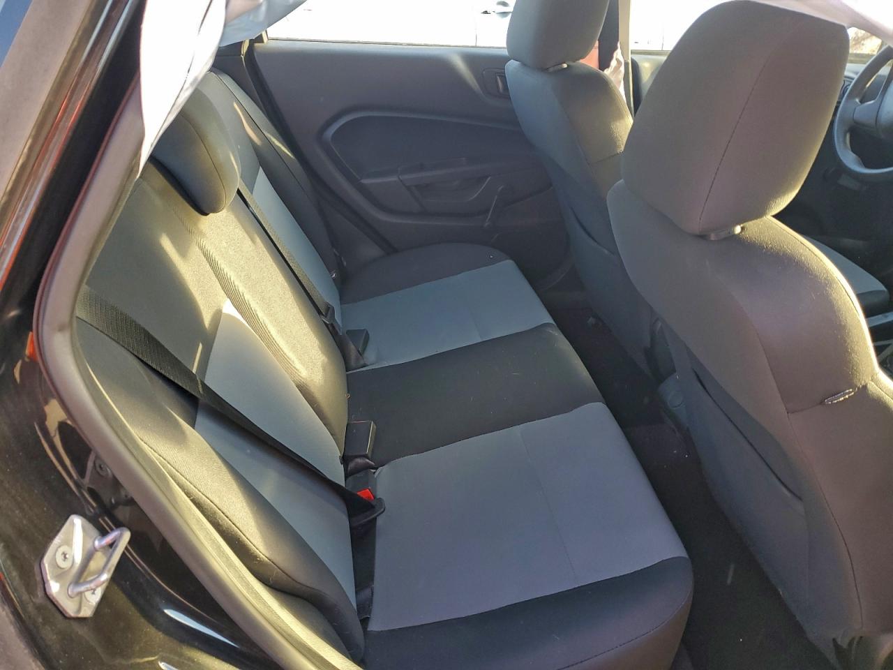 2015 FORD FIESTA S photo 10