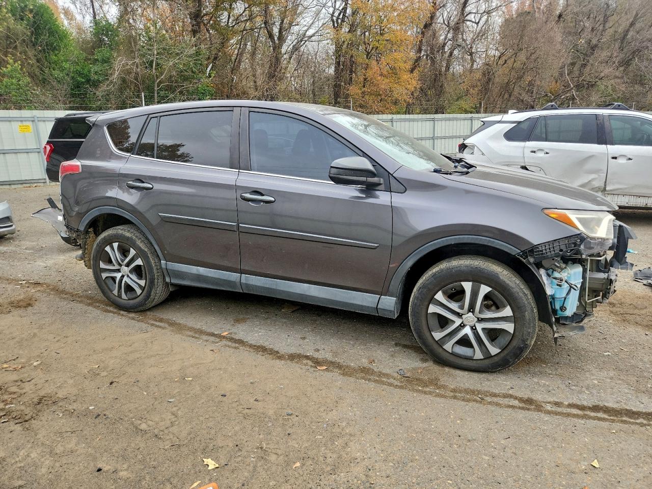 2017 TOYOTA RAV4 LE photo 4