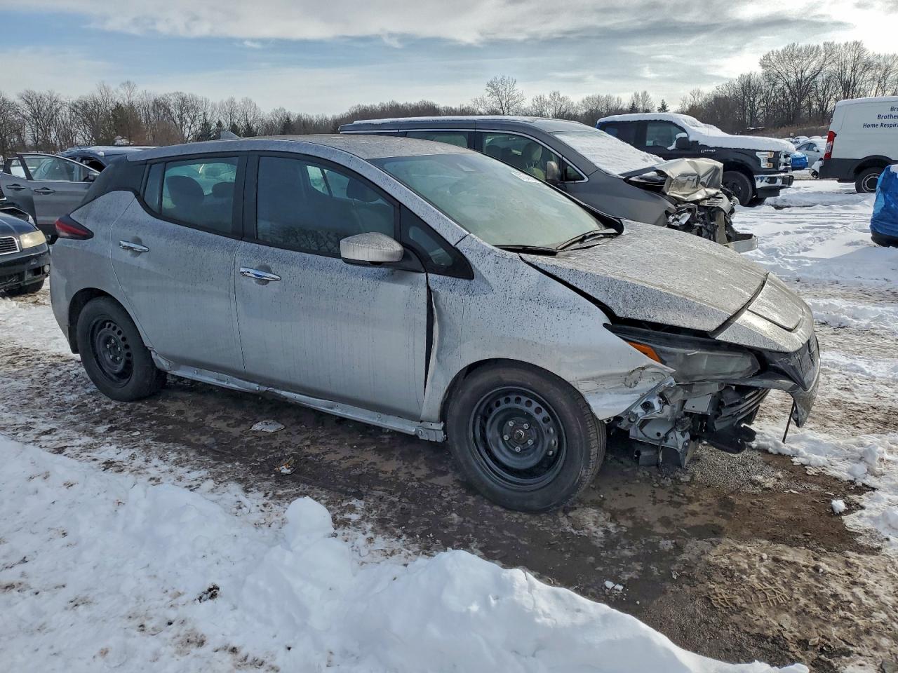 2023 NISSAN LEAF S photo 4