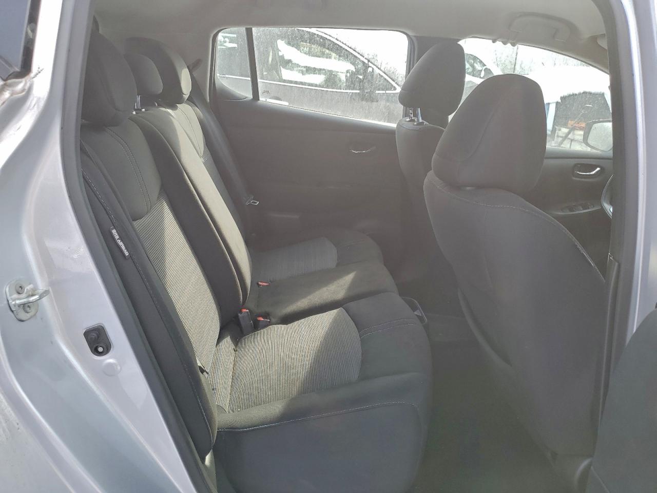 2023 NISSAN LEAF S photo 11