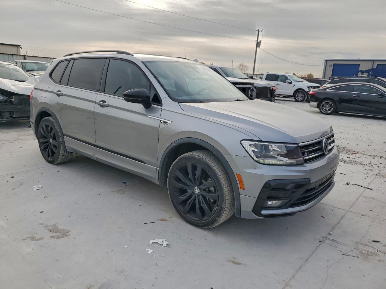 2021 VOLKSWAGEN TIGUAN SE photo 4