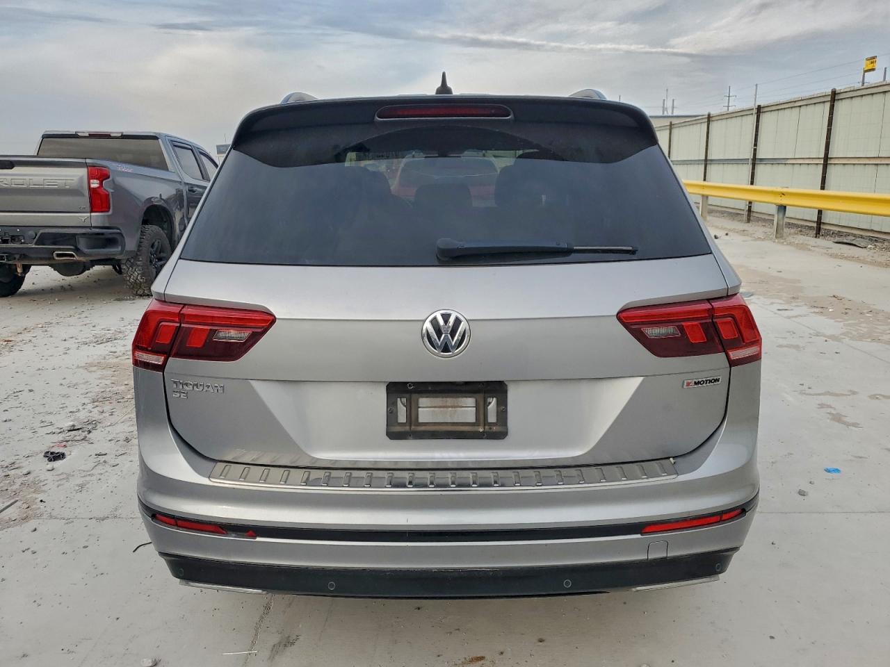 2021 VOLKSWAGEN TIGUAN SE photo 6