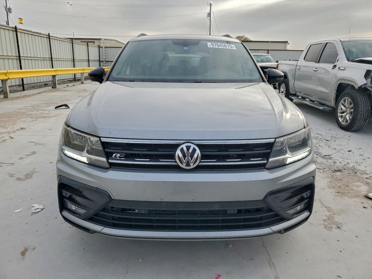 2021 VOLKSWAGEN TIGUAN SE photo 5