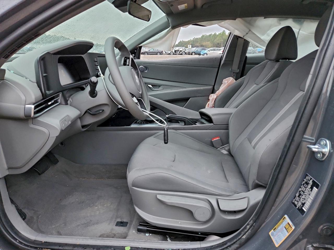 2024 HYUNDAI ELANTRA SE photo 25