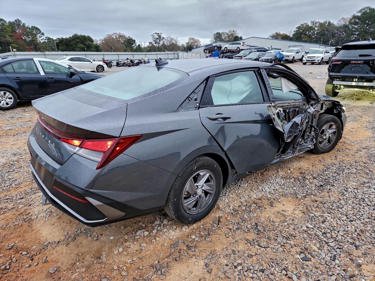 2024 HYUNDAI ELANTRA SE photo 9