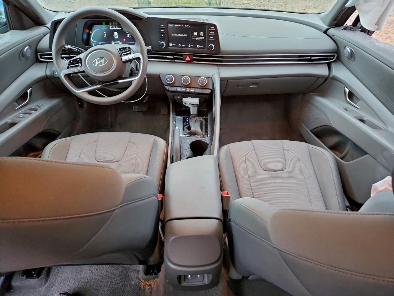 2024 HYUNDAI ELANTRA SE photo 29